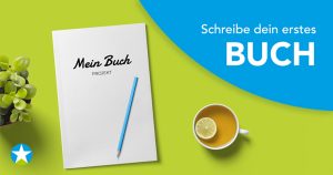 Aufsicht auf ein weißes Heft mit blauem Stift, darauf steht "Mein Buch Projekt". Daneben eine Tasse Zitronentee und eine Sukkulente.